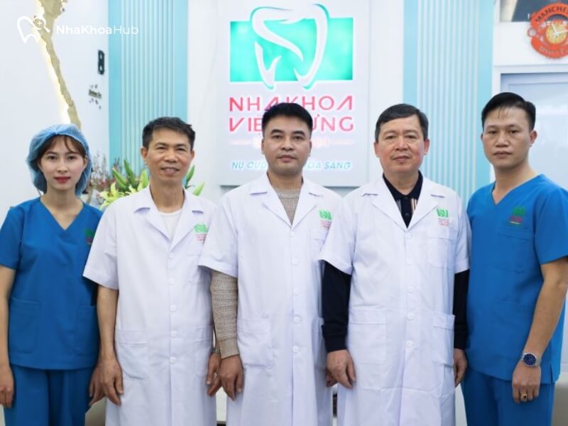 Đội ngũ Bác sỹ Nha khoa Việt Hưng