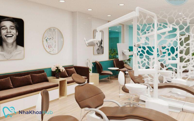 Phòng khám sạch sẽ, hiện đại, nhiều trang thiết bị chất lượng cao Phòng khám sạch sẽ, hiện đại, nhiều trang thiết bị chất lượng cao