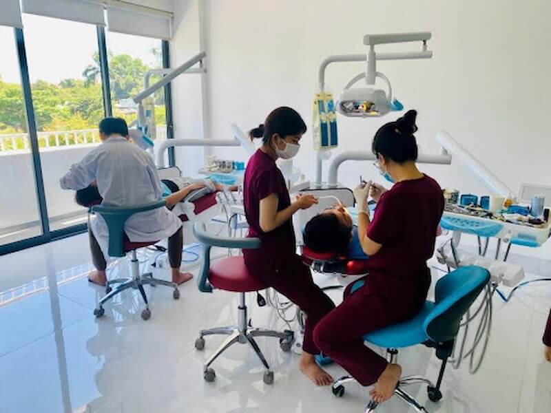 Đội ngũ bác sĩ cùng các cộng sự giỏi