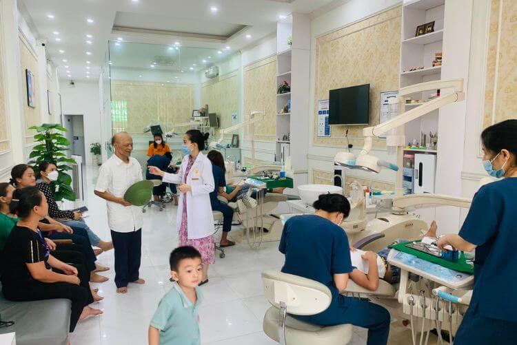 Huy Linh có phong cách phục vụ chuyên nghiệp