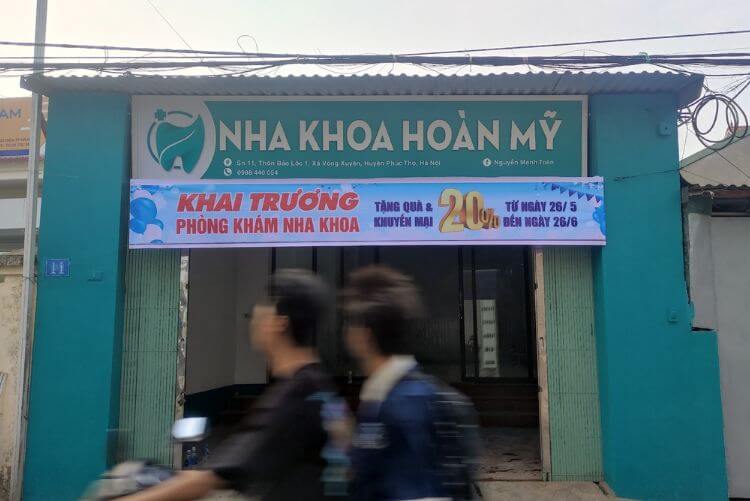 Phòng nha Hoàn Mỹ tại Phúc Thọ cung cấp các gói điều trị như lấy cao răng, nhổ răng,...