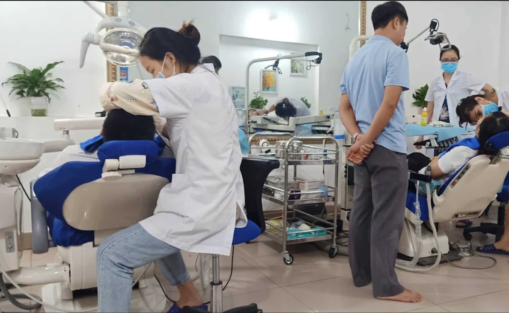Bác sĩ Hồng của nha khoa có nhiều năm kinh nghiệm trong lĩnh vực nha khoa