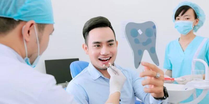 Khách hàng hài lòng và tự tin hơn với nụ cười của mình sau khi điều trị