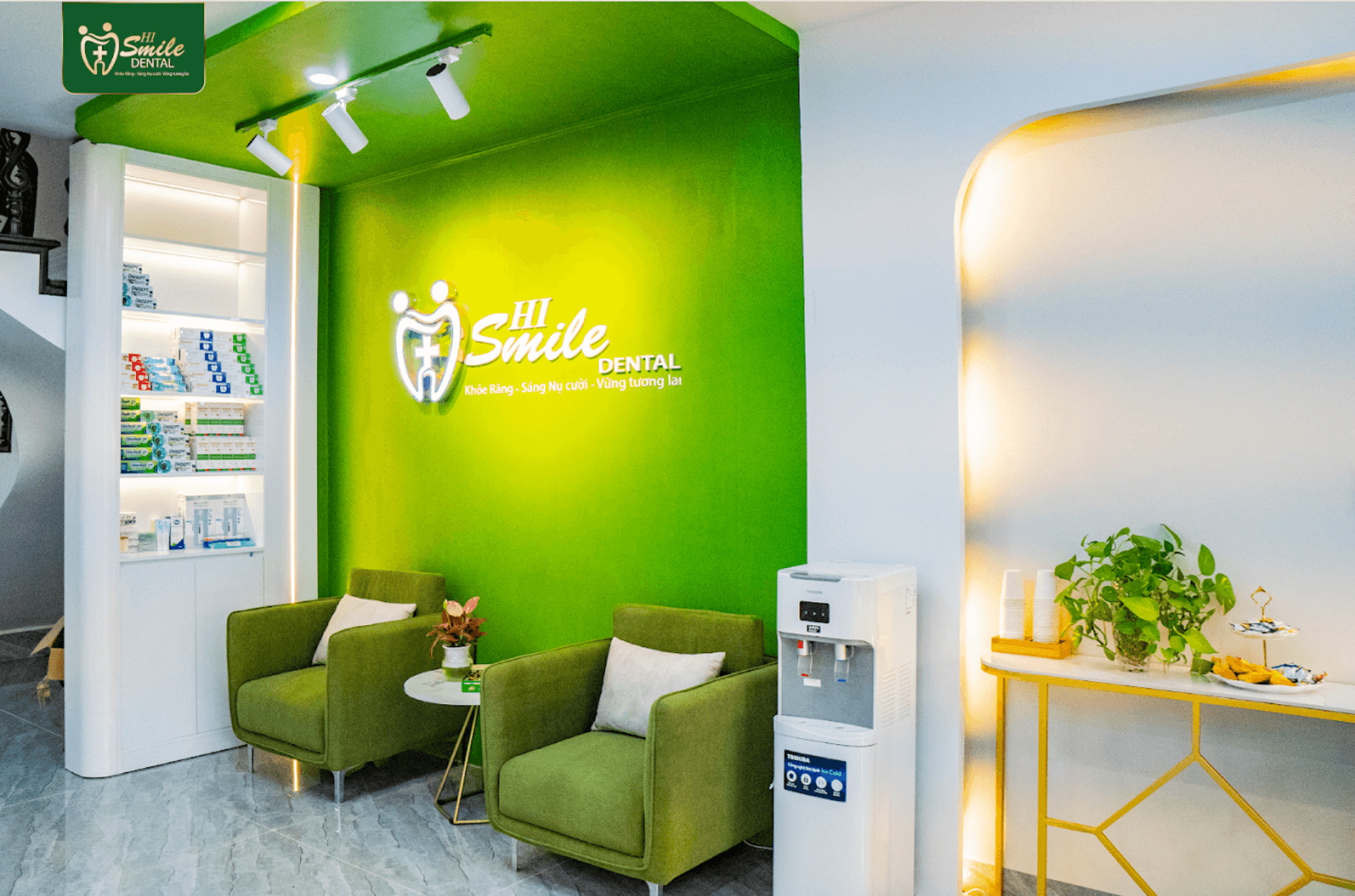 Không gian tại Hi Smile nổi bật với tông xanh lá mang đến cảm giác dễ chịu