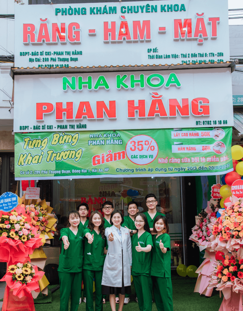 Tại Phan Hằng, mỗi khách hàng đều được chăm sóc với sự tỉ mỉ của nha sĩ