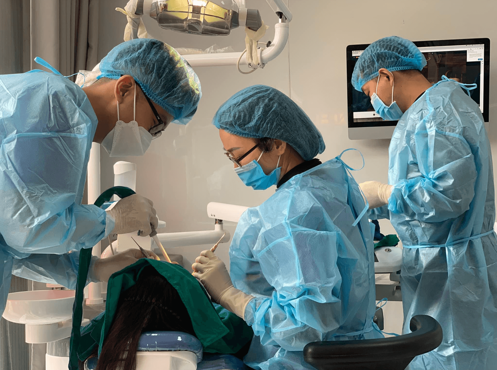 Phòng khám do bác sĩ chuyên khoa I Phan Hằng – tốt nghiệp Đại học Y Hải Phòng, từng tu nghiệp chỉnh nha và implant tại Đại học Y Hà Nội điều hành