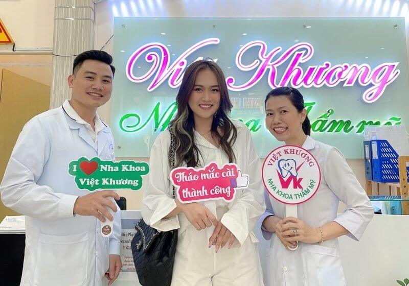 Đội ngũ chuyên gia không chỉ giỏi chuyên môn mà còn chú trọng nâng cao trải nghiệm khách hàng qua chất lượng phục vụ và quy trình vô trùng nghiêm ngặt.