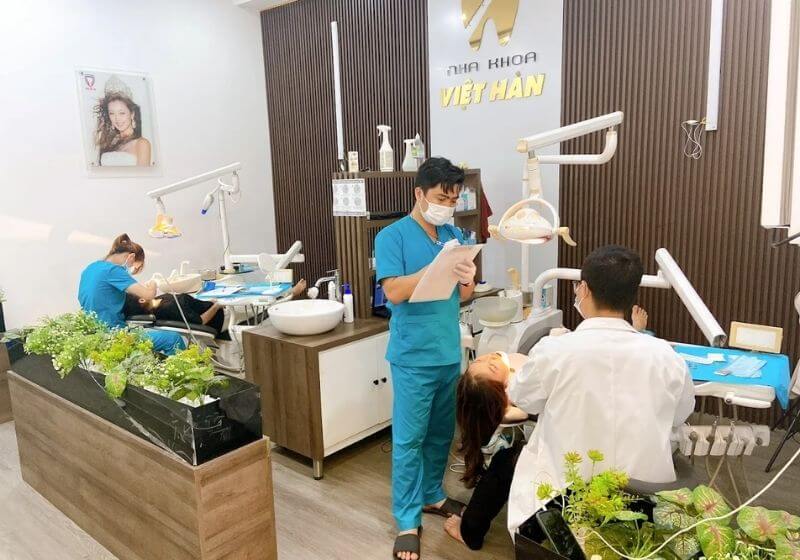 Đơn vị sở hữu đội ngũ chuyên gia có nhiều năm kinh nghiệm và được đào tạo chính quy.