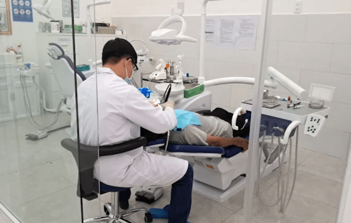 Bác sĩ Lê Tấn Hà đã có hơn 15 năm kinh nghiệm trong lĩnh vực răng hàm mặt