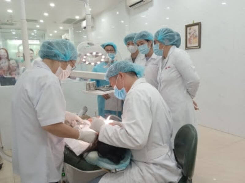 Hồng Tuyết gây ấn tượng với dịch vụ lấy cao răng có mức chi phí thấp