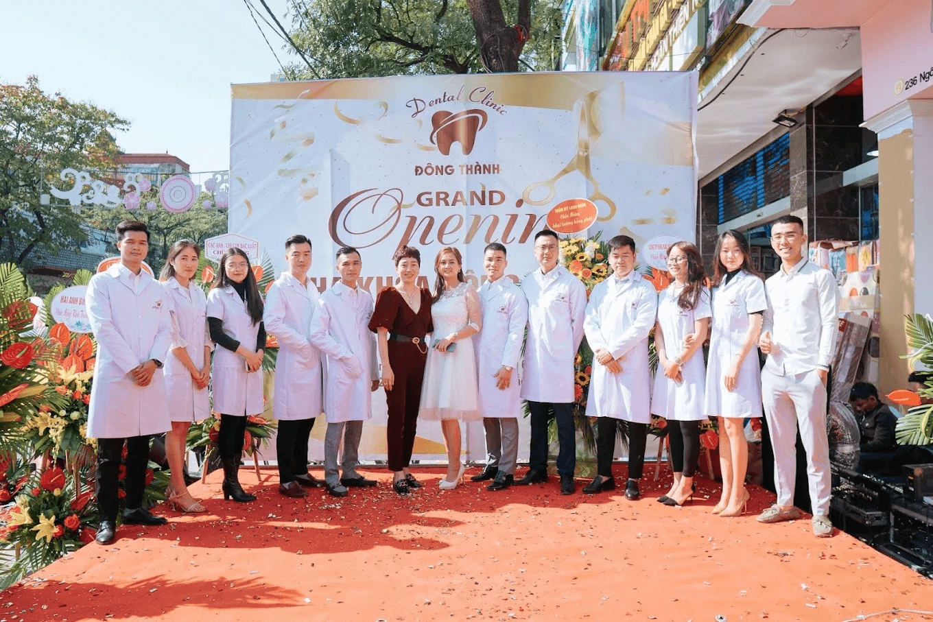 Phòng khám Đông Thành đã thực hiện thành công nhiều ca tẩy trắng răng, làm răng sứ,... thành công, được nhiều người tin tưởng